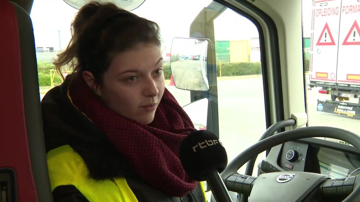 Femme Et Conductrice De Poids Lourds Quand J Arrive Sur Un Chantier Les Hommes Se Demandent Ce Que Je Fais La