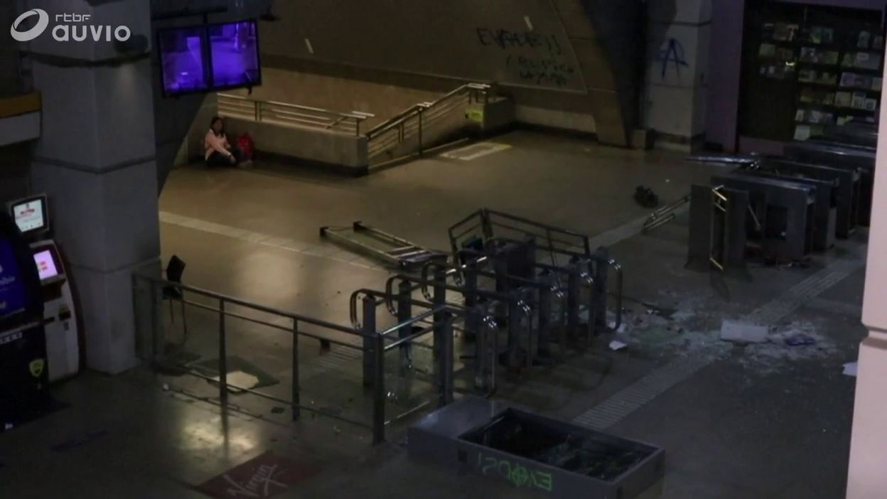 Chili : l'état d'urgence décrété après de violentes manifestations dues à la hausse du prix du métro