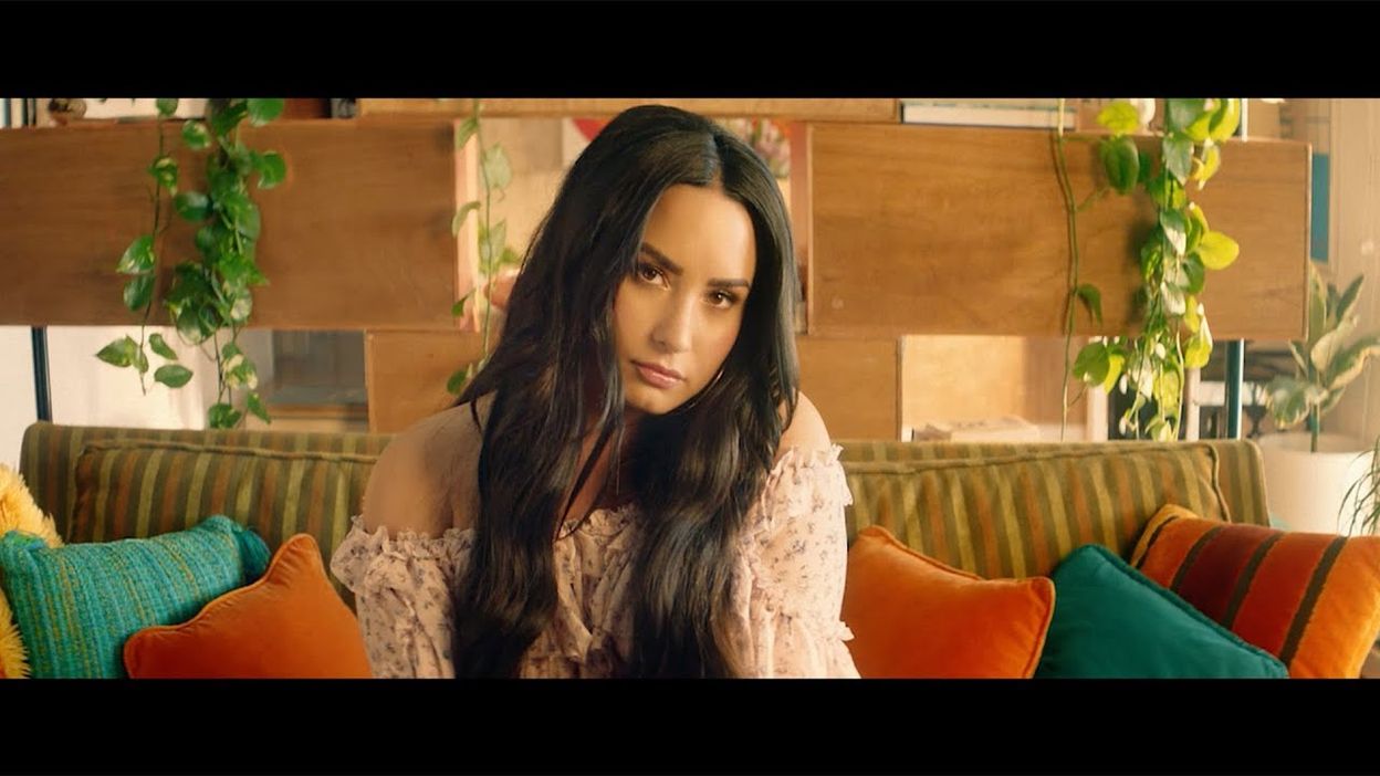 Clean Bandit Solo Feat Demi Lovato Official Video 28 09 2018
