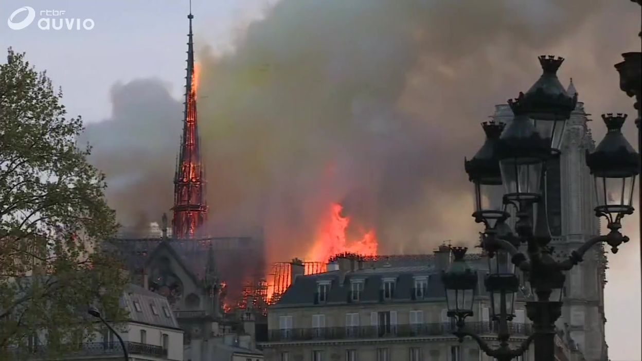 Incendie A Notre Dame De Paris Apres Des Heures De Lutte L Incendie Est Maitrise Par Les Pompiers