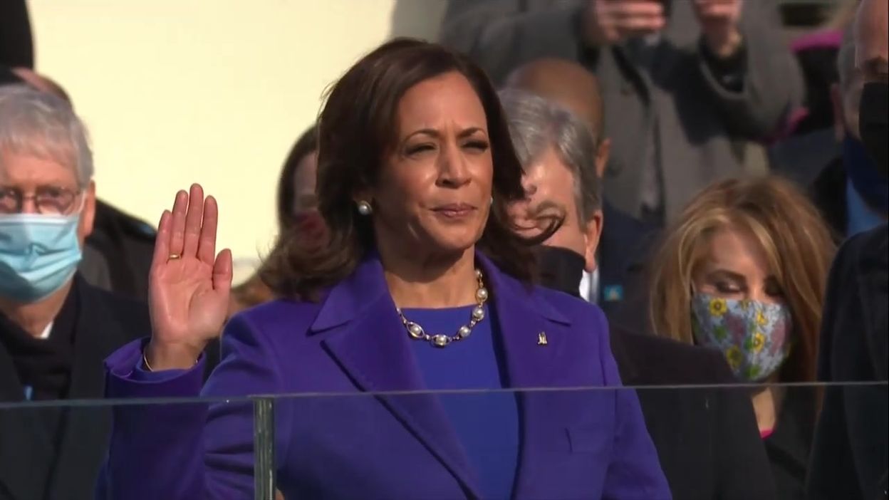 Investiture de Joe Biden : prestation de serment de Kamala Harris (vice-présidente)