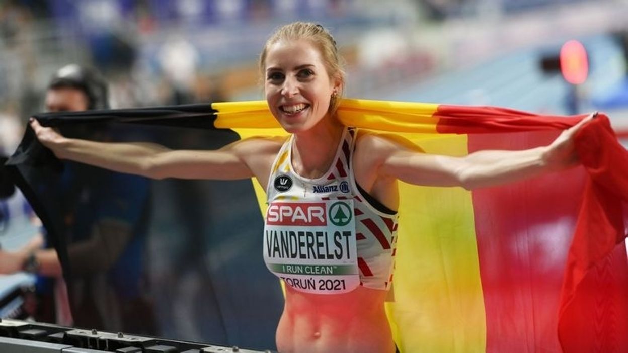 Elise Vanderelst, remporte la médaille d’or sur 1500m