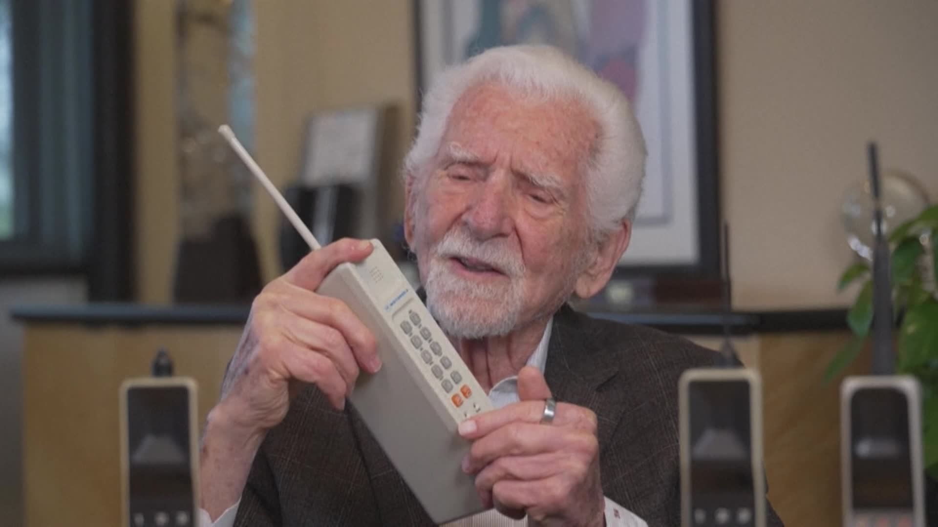 Le premier téléphone portable fête ses 30 ans