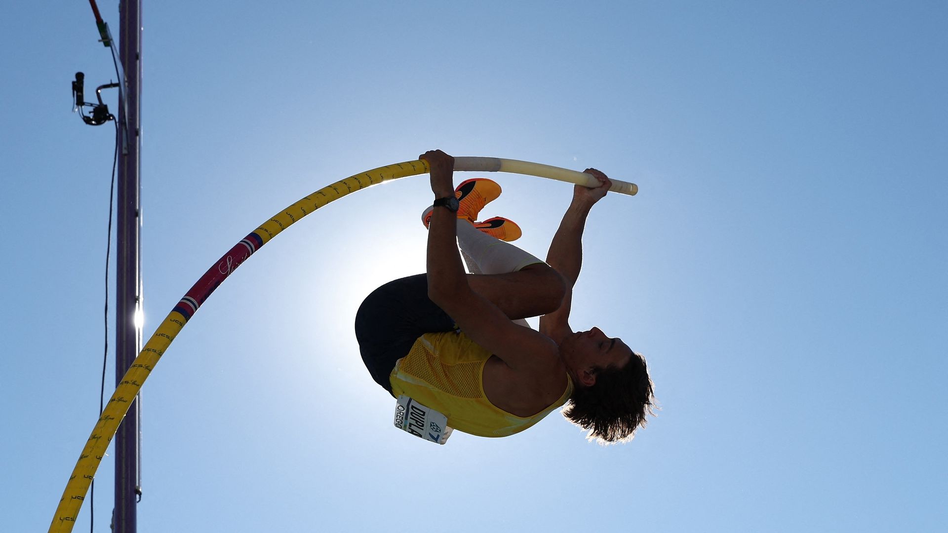 Mondiaux d'athlétisme - saut à la perche : Armand Duplantis repousse son  record du monde de 1cm et est champion du monde 
