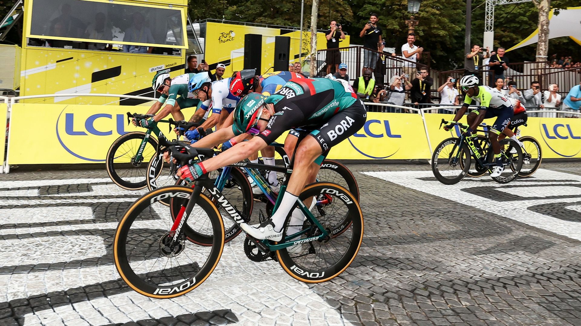 21e étape : St-Quentin-en-Yvelines > Champs-Élysées : Victoire de Jordi Meeus