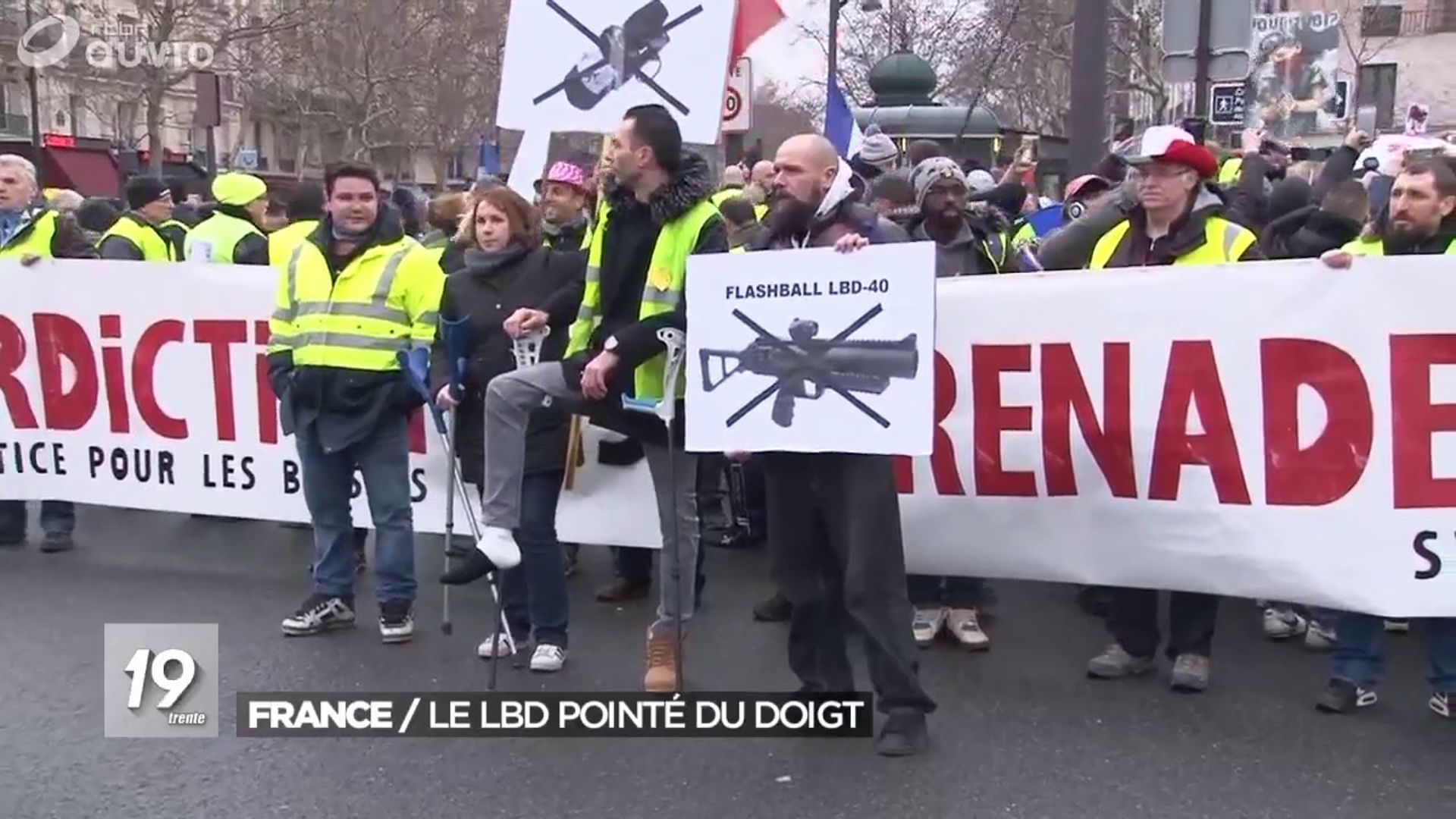 Les 'gilets jaunes' défilent contre les violences policières, heurts à  Paris et Bordeaux 