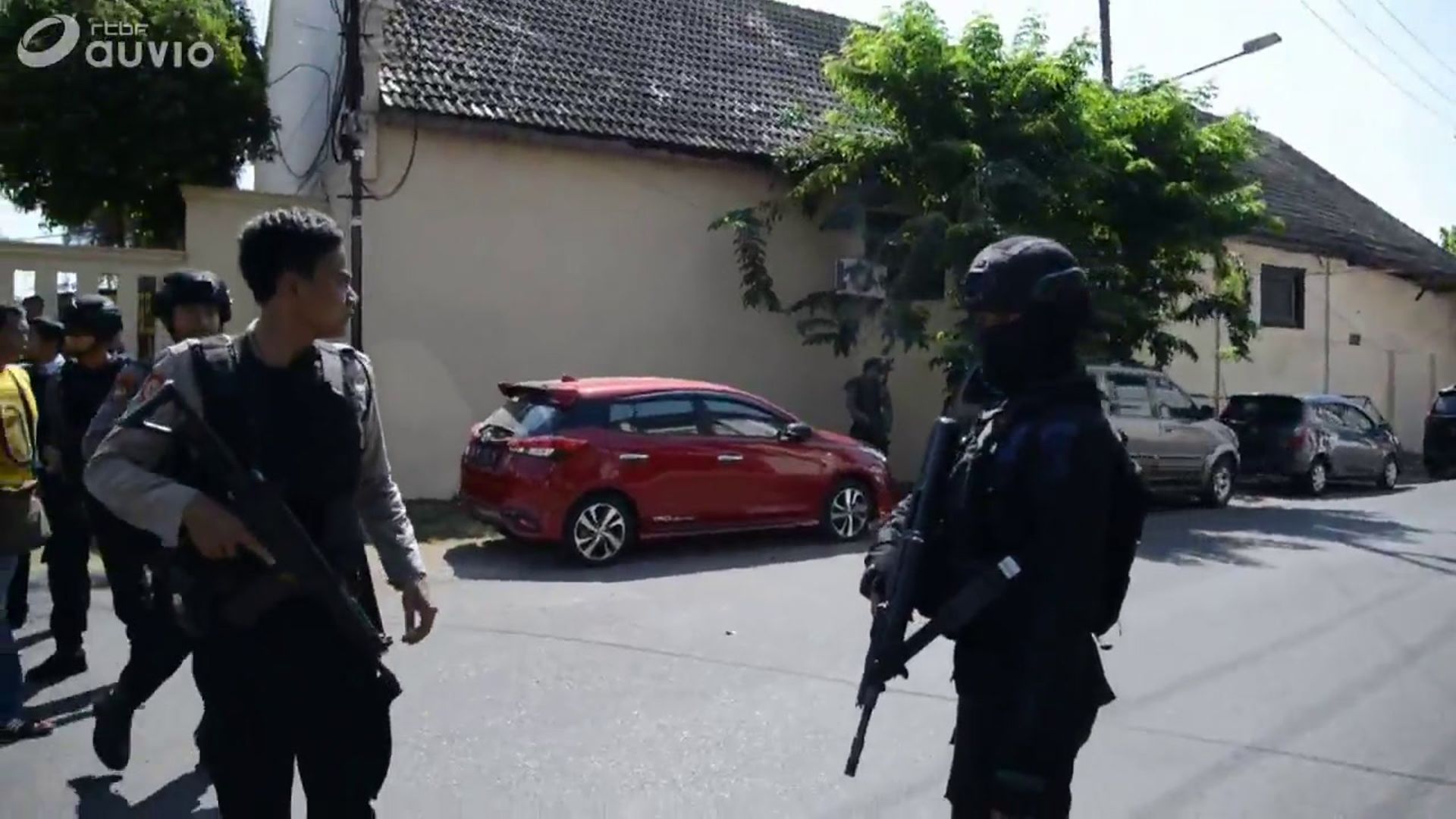 Indonésie Attentat Suicide Contre Une Base De La Police De Surabaya