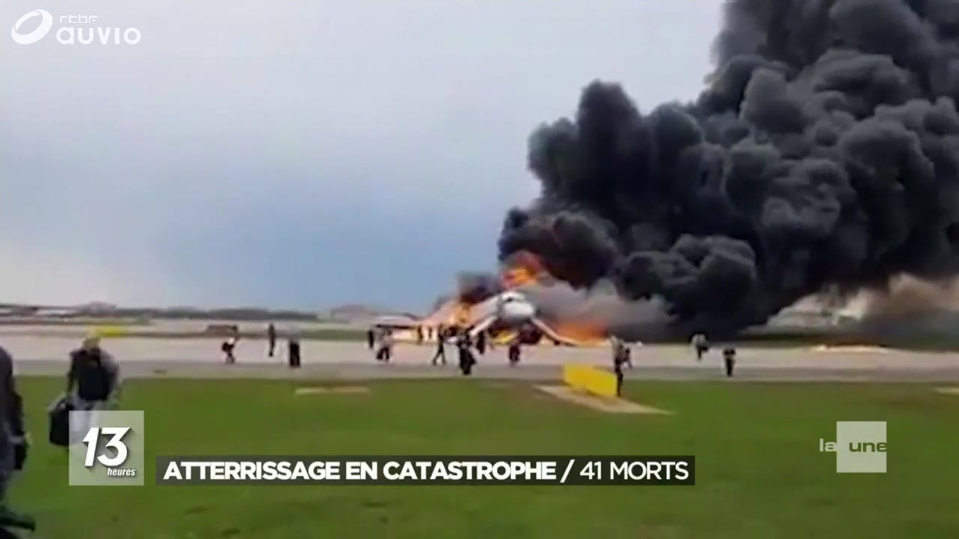 RUSSIE. Atterrissage d'un avion en feu à Moscou : des passagers et le  pilote évoquent la foudre