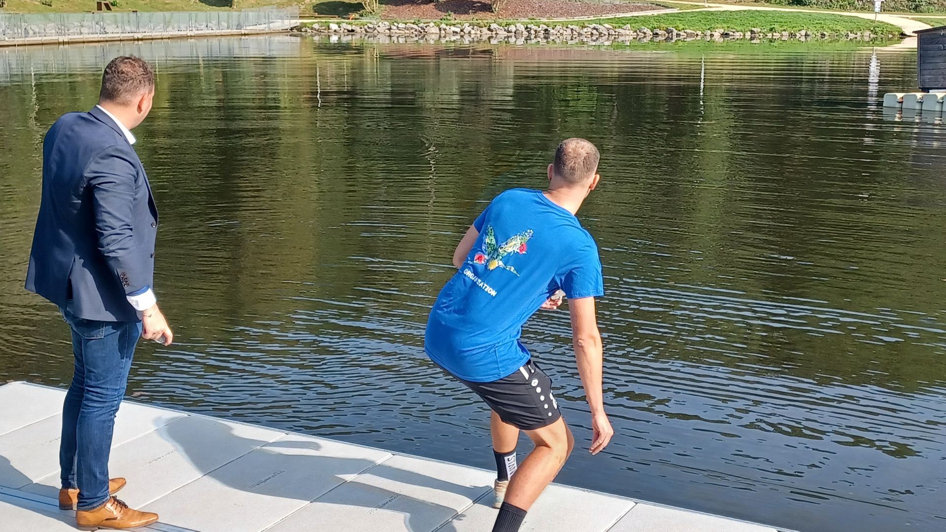 Neufchâteau: un championnat de ricochets dans l'eau