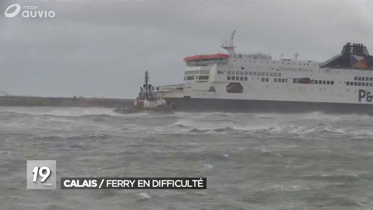 Le Ferry Echoue Dans Le Port De Calais De Retour A Quai