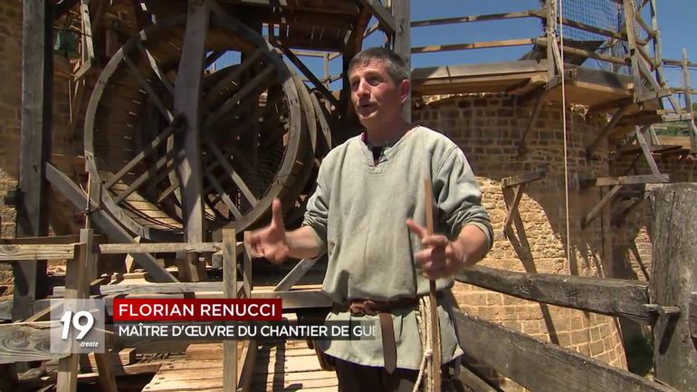 Guedelon Chantier Medieval Bloque Au 13e Siecle