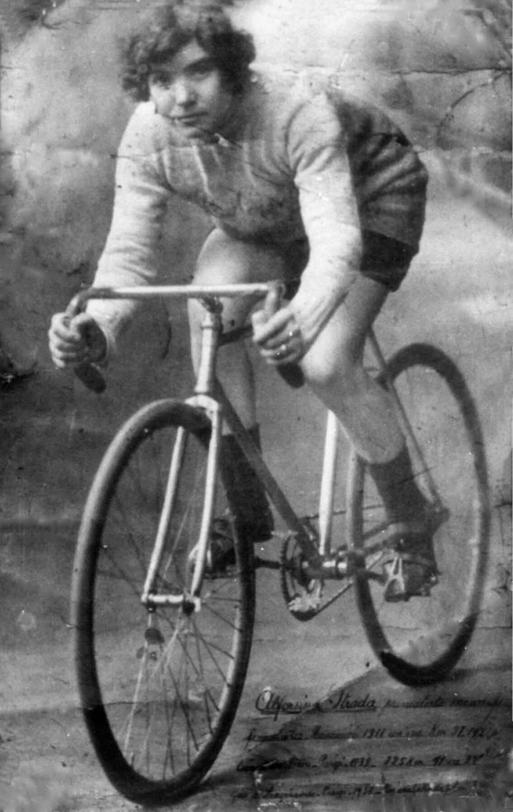 Les aventurières du vélo<br>de Juliette Senik et Nina Toussaint<br>Samedi 30/11 dans Retour aux sources sur La Trois